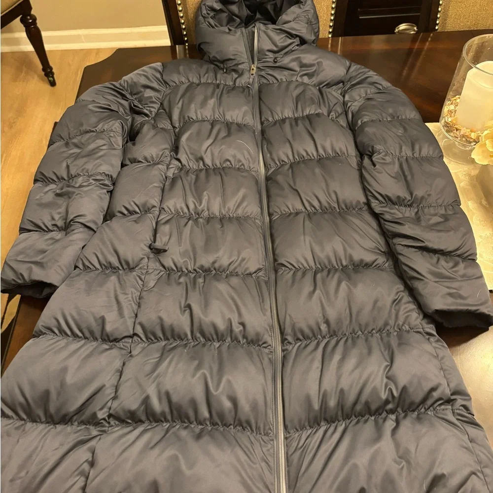 Patagonia Women's Navy Puffer Jacket - Picture 7 of 15